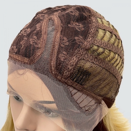 Парик с сеткой Hania Lace Front: цвет 24BYS33 пшеничный блондин с темными с красноватым корнями